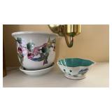 Oriental decorated hummingbird planter with under