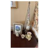 Group lot of decorative items, including a cat