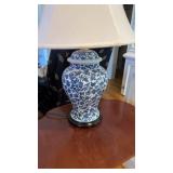 Blue and white porcelain ginger jar table lamp