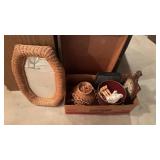 Miscellaneous group lot that includes a wicker,