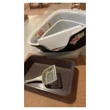 3 cat pans, and one cat scoop, all have been used