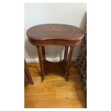 Small inlaid wood side table, with two columns on