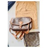 Small Louis Vuitton monogram purse, crossbody