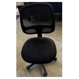 Swiveling Office Chair w/ Mesh Back & Padded Seat