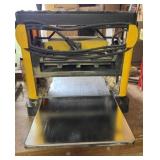 DEWALT DW733 12.5-Inch Portable Thickness Planer