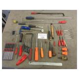 Mixed lot - screwdrivers, door handle release tool