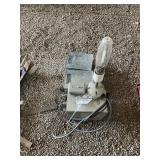 Elec Shop Light, 2 Rodent Traps
