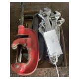 Pipe Threader, Sel of C-Clamps and Sel of Wrenches