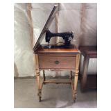 Antique Seamstress Elec Sewing Machine in Oak Case