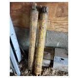 2 Hydraulic Rams