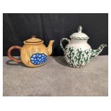 2 tea pots