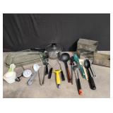 Large lot of kitchen items