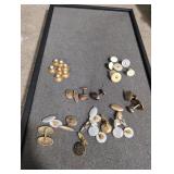 8 pairs old cufflinks and 14 buttons