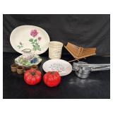 Kitchen items for your shelves