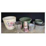 Plastic flower pots
