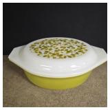 Pyrex 1 1/2 qt casserole dish with lid