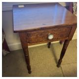 ANTIQUE WOOD SIDE TABLE W/ DRAWER
