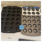 2 Nonstick Baking Pans Heart & Mini Muffin