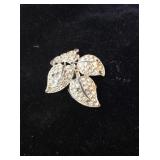 VTG Silvertone & Faux Marcasite Leaf  Scarf Clip