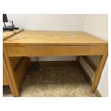 Desk - 42' X 30' X 29'