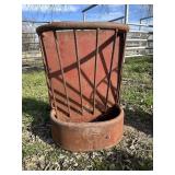 Wall mount hay feeder