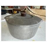 Magnalite aluminum 5qt pot w/ lid