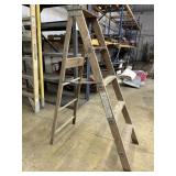 5ft Holland commercial ladder - 225 lbs capacity