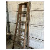 6' wooden ladder - 300 lb capacity