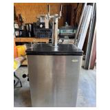 Haier Kegerator Beer Dispenser (works)