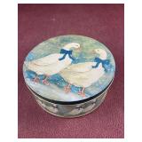 Vintage winter geese tin,Has a few dings