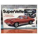 Giant Super Vette 1/19 Plastic Model - open box
