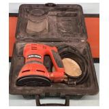 Black & Decker round sander w/ case - runs