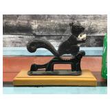 Cast iron nut cracker