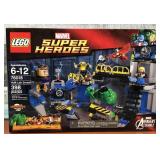 Lego Superheroes 76018 Hulk Lab Smash