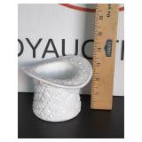 Fenton Daisy and Button Top Hat