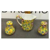 Twoï¿½s Company Creamer and Shakers