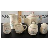 Dutch Tulip Pattern Tea Set
