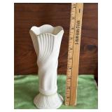 Belleek ï¿½Spiralï¿½ Pedestal Trumpet Vase