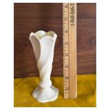 Belleek Small ï¿½Spiralï¿½ Pedestal Trumpet Vase
