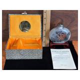 Yi Lin Chinese Arts Reverse Painted Snuff Bottle