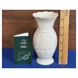 Belleek ï¿½Birds of Affection ï¿½ Vase