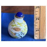 Chinese Opaque Pecking Glass Snuff Bottle