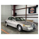 2000 Lincoln Town Car Signature Sedan V8, 4.6 Gas