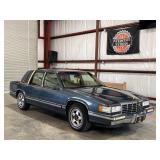 1993 Cadillac DeVille Sedan V8, 4.9 Gas FWD