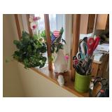 Cup of Scissors & Misc Dï¿½cor