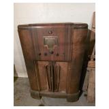 RCA Victor Model 10K1 Console Radio
