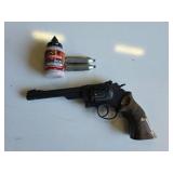 Crosman Air Pistol with BBs and CO2 Cartridges