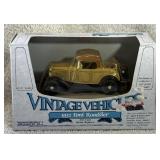 ERTL Vintage Vehicles 1932 Ford Roadster 1/43