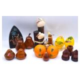 Vintage Souvenir S&P Shakers & Decor