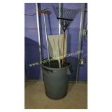 Brute Trashcan, Rake, Bucket, Plastic Large